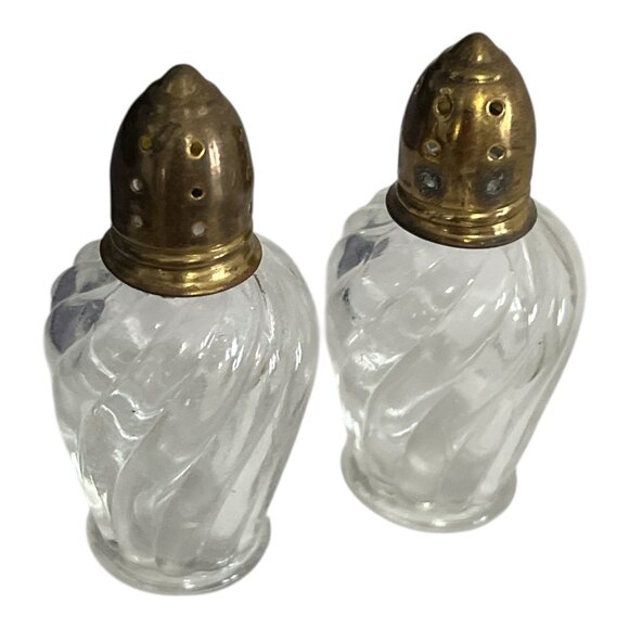 Vintage 1950s Brass & Glass Salt and Pepper Shaker Set in Wheelbarrow Cart – Sou - Picture 5 of 6